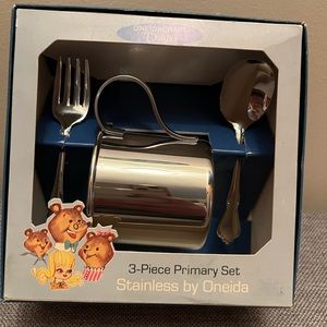 Beautiful Vintage Oneidacraft deluxe 3-pieces primary set. For baby.